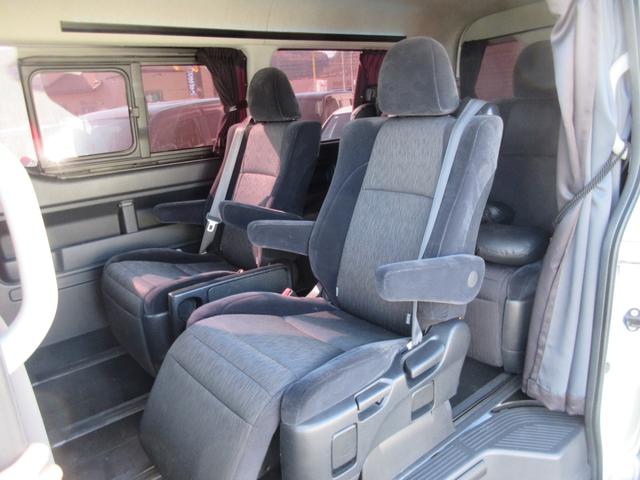 ハイエースワゴン GL キャプテンシート4脚/BIGX11インチナビ/フリップダウンモニター/UIリアスタビ/BLITZマフラー/コブラボンネット/F、左S、Rカメラ/デジタルインナーミラー/スロコン/クルコン/パドルシフト(13枚目)