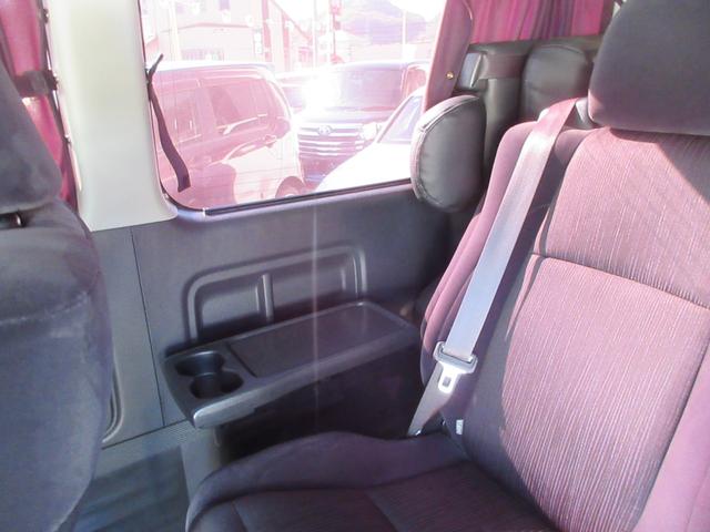 ハイエースワゴン GL キャプテンシート4脚/BIGX11インチナビ/フリップダウンモニター/UIリアスタビ/BLITZマフラー/コブラボンネット/F、左S、Rカメラ/デジタルインナーミラー/スロコン/クルコン/パドルシフト(17枚目)