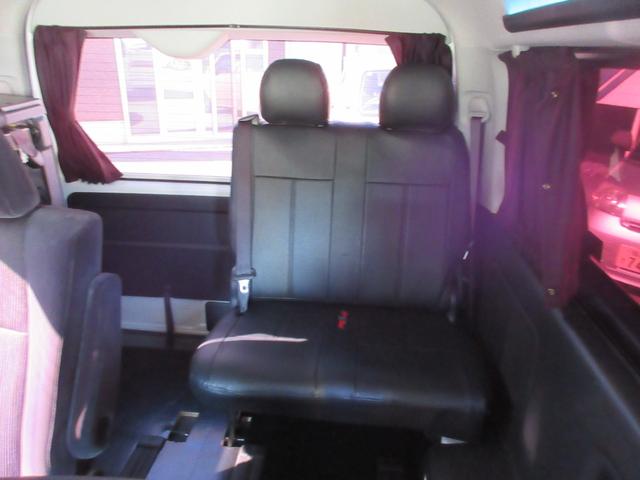 ハイエースワゴン GL キャプテンシート4脚/BIGX11インチナビ/フリップダウンモニター/UIリアスタビ/BLITZマフラー/コブラボンネット/F、左S、Rカメラ/デジタルインナーミラー/スロコン/クルコン/パドルシフト(18枚目)