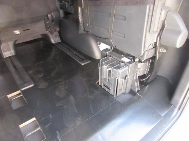 ハイエースワゴン GL キャプテンシート4脚/BIGX11インチナビ/フリップダウンモニター/UIリアスタビ/BLITZマフラー/コブラボンネット/F、左S、Rカメラ/デジタルインナーミラー/スロコン/クルコン/パドルシフト(52枚目)