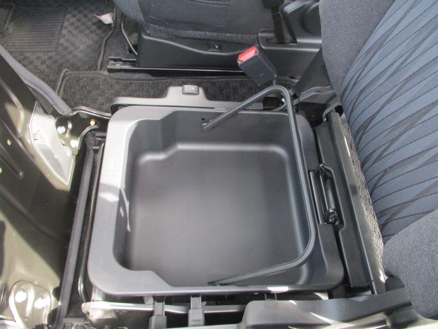 ソリオ ＨＹＢＲＩＤ　ＭＸ　前後ブレーキサポート　オートライト　スライドドア　プッシュスタート　シートヒーター　オートエアコン　スズキセーフティーサポート　衝突被害軽減システム　アイドリングストップ　横滑り防止機能　衝突安全ボディ　盗難防止システム（29枚目）