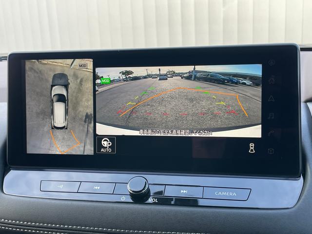 ���ʂ̃A���E���h�r���[���j�^�[���ォ�猩���悤�ȉ�ʂŎԌɓ�����c�񒓎Ԃ����S�ł���