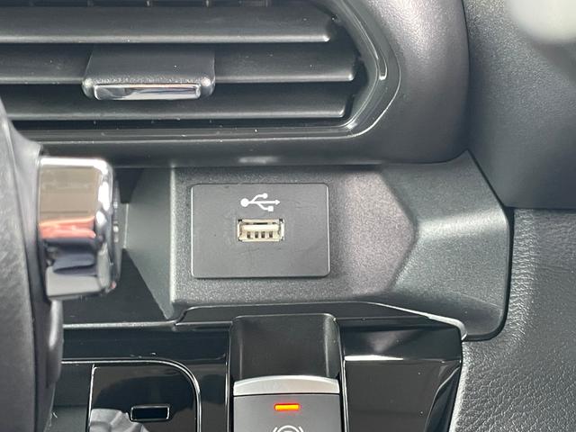 �C���p�l�ɂt�r�a�\�P�b�g�𑕔����d�q�@��̏[�d�����S��