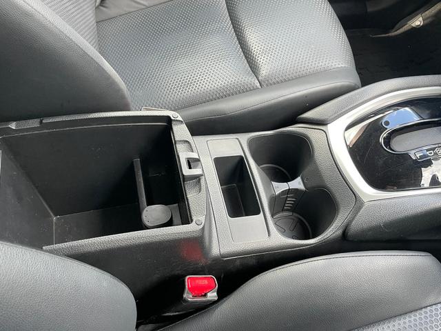 �ۉ��@�\�t�̃h�����N�z���_�[�Ƒ傫�ȃR���\�[���{�b�N�X���g��������ǍD�Ȏ����ł���