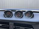 フェアレディＺらしさを継承する３連メーター☆電圧計と走行中のターボの状態を把握できる２つのメーターを装備♪