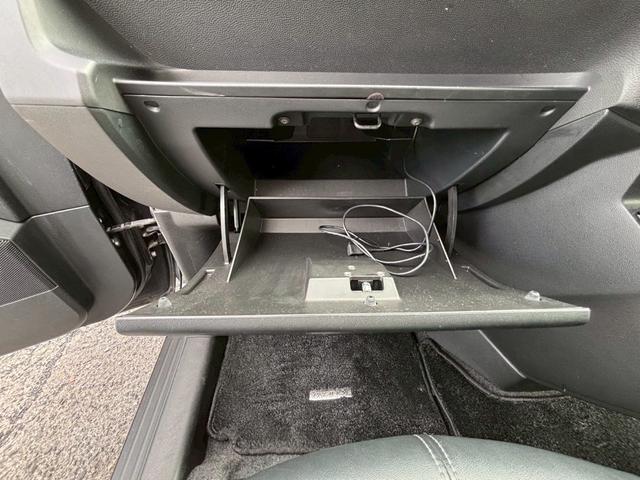 プレマシー ２０Ｃ　４ＷＤ　７人乗り　左側電動スライドドア　ＥＴＣ　ナビ　バックカメラ　フルセグＴＶ　Ｂｌｕｅｔｏｏｔｈ　ＣＤ　ＤＶＤ　オートエアコン　キーレスエントリー　電動格納ミラー　ＡＷ１５インチ　３列シート（17枚目）