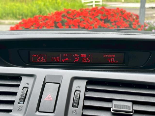 プレマシー ２０Ｃ　４ＷＤ　７人乗り　左側電動スライドドア　ＥＴＣ　ナビ　バックカメラ　フルセグＴＶ　Ｂｌｕｅｔｏｏｔｈ　ＣＤ　ＤＶＤ　オートエアコン　キーレスエントリー　電動格納ミラー　ＡＷ１５インチ　３列シート（18枚目）