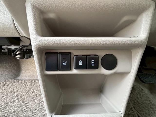 アルトラパン Ｇ　衝突被害軽減システム　レーンアシスト　ＥＴＣ　ＣＤ　Ｂｌｕｅｔｏｏｔｈ　ＵＳＢ　スマートキー　バックソナー　電動格納ミラー　シートヒーター　オートライト　ＡＢＳ　横滑り防止装置　アイドリングストップ（13枚目）