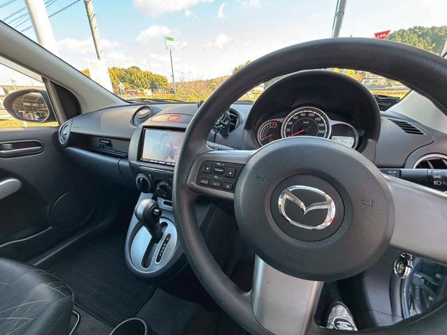 デミオ 13C-V スマートエディションII ETC ナビ TV CD キーレスエントリー 電動格納ミラー AW16インチ ABS エアコン パワーステアリング パワーウィンドウ 運転席・助手席エアバック 衝突安全ボディ(22枚目)