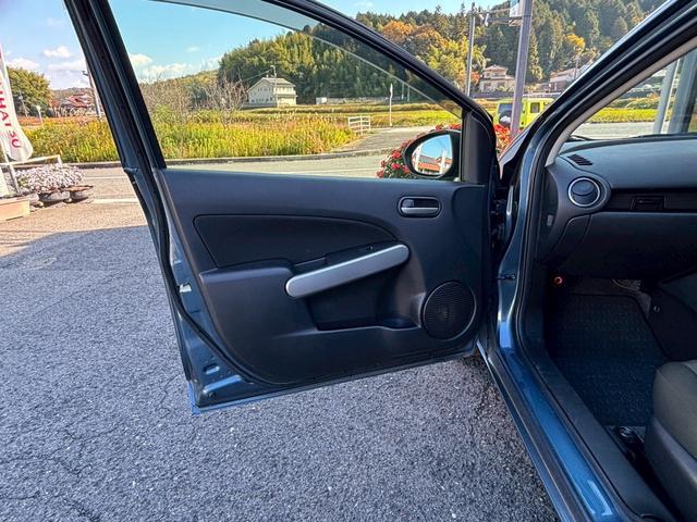 デミオ 13C-V スマートエディションII ETC ナビ TV CD キーレスエントリー 電動格納ミラー AW16インチ ABS エアコン パワーステアリング パワーウィンドウ 運転席・助手席エアバック 衝突安全ボディ(33枚目)