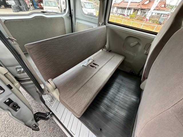 エブリイ ＰＡ　４ＷＤ　ハイルーフ　５速ＭＴ　ルーフキャリア　両側スライドドア　ＡＭ／ＦＭラジオ　ＡＢＳ　エアコン　パワーステアリング　運転席・助手席エアバック　衝突安全ボディ（16枚目）