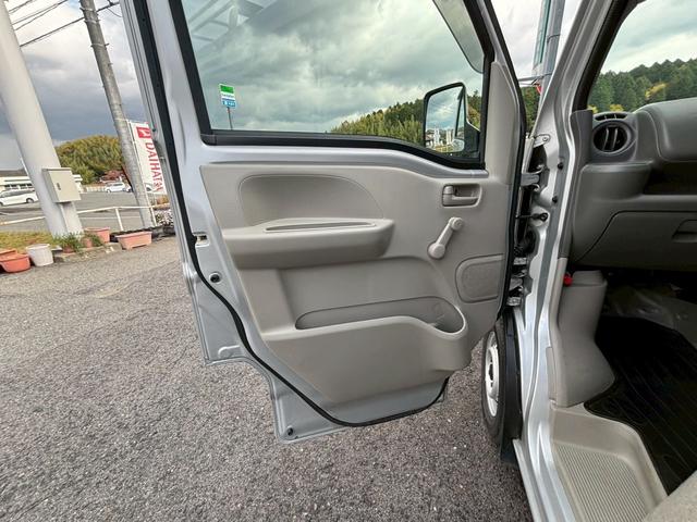 エブリイ ＰＡ　４ＷＤ　ハイルーフ　５速ＭＴ　ルーフキャリア　両側スライドドア　ＡＭ／ＦＭラジオ　ＡＢＳ　エアコン　パワーステアリング　運転席・助手席エアバック　衝突安全ボディ（28枚目）
