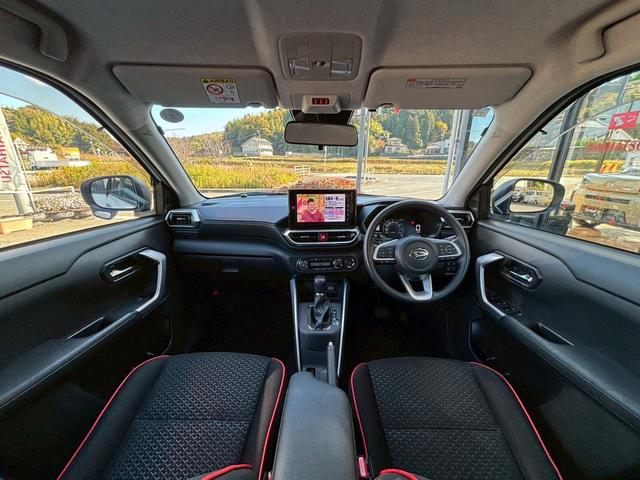 ロッキー Ｇ　４ＷＤ　衝突被害軽減システム　レーンアシスト　ＥＴＣ　ナビ　バックカメラ　フルセグＴＶ　Ｂｌｕｅｔｏｏｔｈ　ＣＤ　ＤＶＤ　ＬＥＤヘッドライト　ＡＷ１７インチ　クルコン　シートヒーター　サイドカーテン（4枚目）