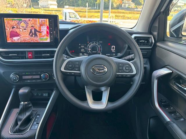 ロッキー Ｇ　４ＷＤ　衝突被害軽減システム　レーンアシスト　ＥＴＣ　ナビ　バックカメラ　フルセグＴＶ　Ｂｌｕｅｔｏｏｔｈ　ＣＤ　ＤＶＤ　ＬＥＤヘッドライト　ＡＷ１７インチ　クルコン　シートヒーター　サイドカーテン（5枚目）