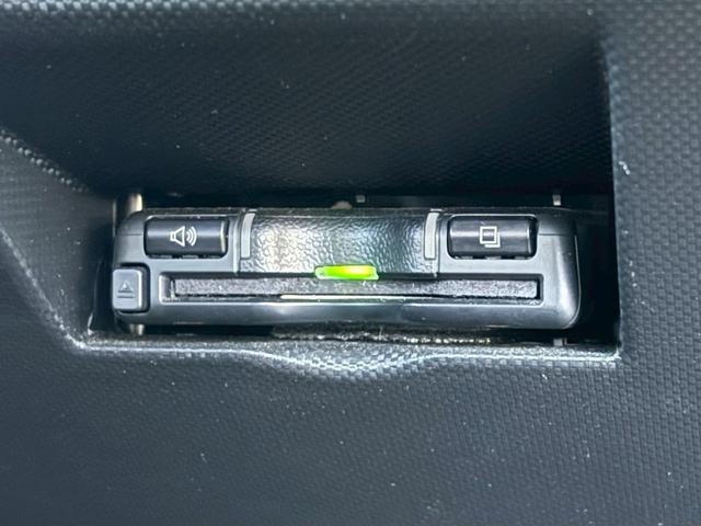 ロッキー Ｇ　４ＷＤ　衝突被害軽減システム　レーンアシスト　ＥＴＣ　ナビ　バックカメラ　フルセグＴＶ　Ｂｌｕｅｔｏｏｔｈ　ＣＤ　ＤＶＤ　ＬＥＤヘッドライト　ＡＷ１７インチ　クルコン　シートヒーター　サイドカーテン（6枚目）