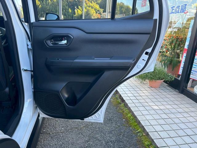 ロッキー Ｇ　４ＷＤ　衝突被害軽減システム　レーンアシスト　ＥＴＣ　ナビ　バックカメラ　フルセグＴＶ　Ｂｌｕｅｔｏｏｔｈ　ＣＤ　ＤＶＤ　ＬＥＤヘッドライト　ＡＷ１７インチ　クルコン　シートヒーター　サイドカーテン（50枚目）