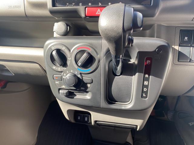 シフトレバー。ぜひ一度お客様の目で確認してください。