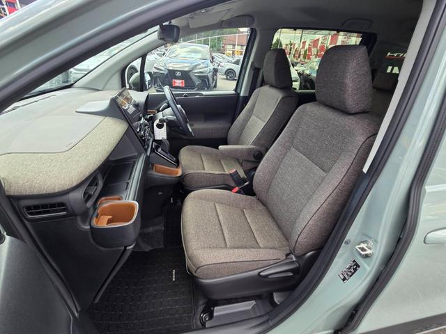 シエンタ ハイブリッドＺ　純正ナビ　フルセグ　全方位カメラ　純正ドラレコ　両側Ｐスライドドア　スマートキーオートクルーズ　クリアランスソナー　セーフティセンス　ＬＥＤライト　ステアリングヒーター　シートヒーター（6枚目）