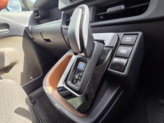 シエンタ ハイブリッドＺ　純正ナビ　フルセグ　全方位カメラ　純正ドラレコ　両側Ｐスライドドア　スマートキーオートクルーズ　クリアランスソナー　セーフティセンス　ＬＥＤライト　ステアリングヒーター　シートヒーター（13枚目）