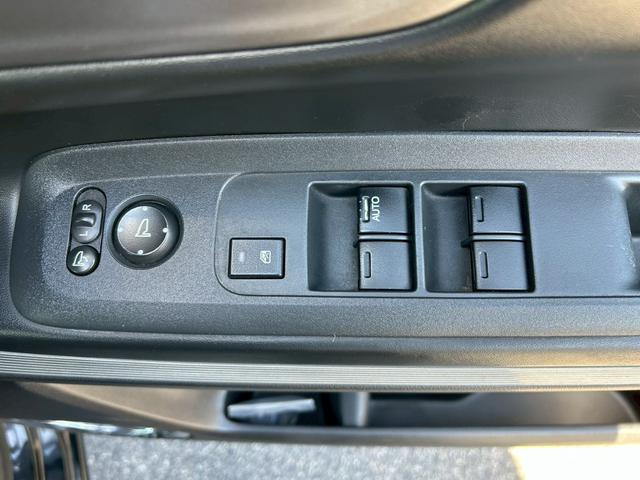 N-BOXスラッシュ X・ターボパッケージ 純正ナビ バックカメラ フルセグテレビ Bluetoothオーディオ ETC クルーズコントロール パドルシフト ハンドルヒーター 横滑り防止装置 衝突軽減装置 前席左右シートヒーター ベンチシート(18枚目)