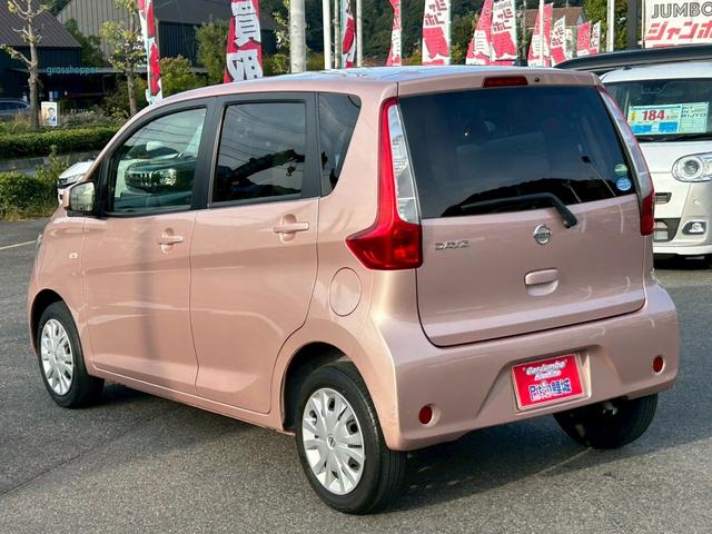 デイズ Ｊ　ディスプレイオーディオ　Ｂｌｕｅｔｏｏｔｈオーディオ　ＣＤ再生　ＥＴＣ　純正１４インチスチールホイール　電動格納ドアミラー　ベンチシート　マニュアルエアコン　キーレスキー　フルフラット（8枚目）