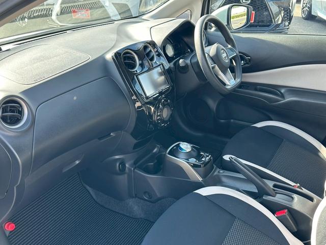 ノート e-パワー B ※アラウンドビューモニター・オートライト・オートエアコン・キーレスプッシュスタート・スマートキー・社外ナビ・TV・ISOFIX・シートリフター・デジタルインナーミラー・ETC・エマージェンシーブレーキ(9枚目)