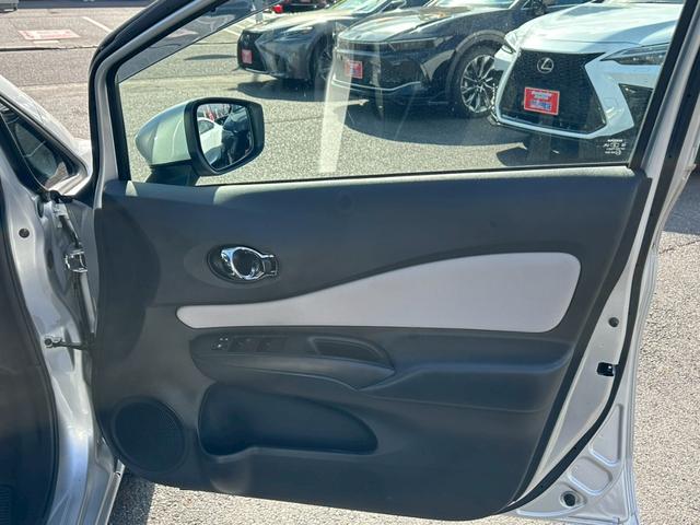 ノート e-パワー B ※アラウンドビューモニター・オートライト・オートエアコン・キーレスプッシュスタート・スマートキー・社外ナビ・TV・ISOFIX・シートリフター・デジタルインナーミラー・ETC・エマージェンシーブレーキ(12枚目)