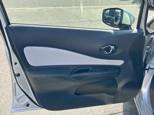 ノート e-パワー B ※アラウンドビューモニター・オートライト・オートエアコン・キーレスプッシュスタート・スマートキー・社外ナビ・TV・ISOFIX・シートリフター・デジタルインナーミラー・ETC・エマージェンシーブレーキ(14枚目)