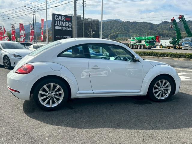 ザ・ビートル デザインマイスター　革巻きステアリング　純正ナビ　フルセグＴＶ　バックモニター　パドルシフト　オートエアコン　純正１７インチアルミ　ＥＴＣ（3枚目）