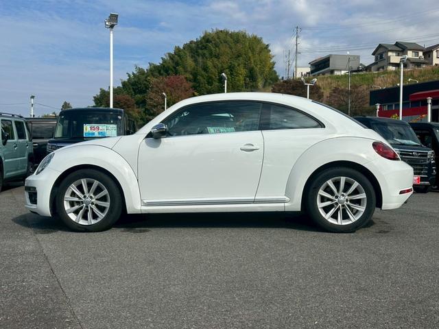 ザ・ビートル デザインマイスター　革巻きステアリング　純正ナビ　フルセグＴＶ　バックモニター　パドルシフト　オートエアコン　純正１７インチアルミ　ＥＴＣ（4枚目）