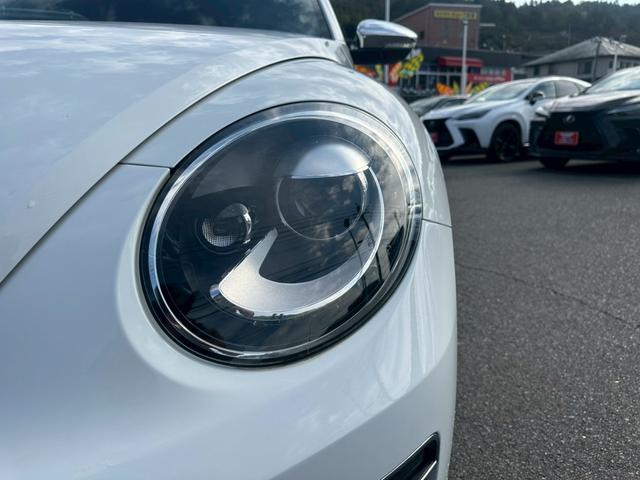 ザ・ビートル デザインマイスター　革巻きステアリング　純正ナビ　フルセグＴＶ　バックモニター　パドルシフト　オートエアコン　純正１７インチアルミ　ＥＴＣ（9枚目）