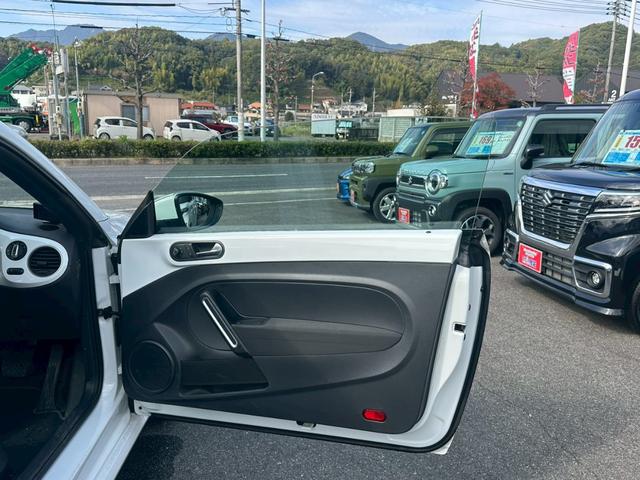 ザ・ビートル デザインマイスター　革巻きステアリング　純正ナビ　フルセグＴＶ　バックモニター　パドルシフト　オートエアコン　純正１７インチアルミ　ＥＴＣ（14枚目）