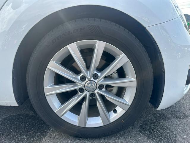 ザ・ビートル デザインマイスター　革巻きステアリング　純正ナビ　フルセグＴＶ　バックモニター　パドルシフト　オートエアコン　純正１７インチアルミ　ＥＴＣ（26枚目）