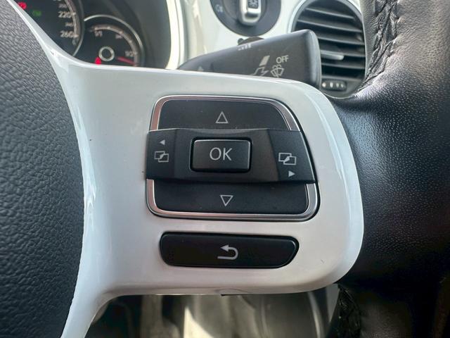 ザ・ビートル デザインマイスター　革巻きステアリング　純正ナビ　フルセグＴＶ　バックモニター　パドルシフト　オートエアコン　純正１７インチアルミ　ＥＴＣ（30枚目）