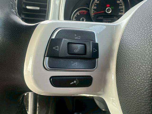 ザ・ビートル デザインマイスター　革巻きステアリング　純正ナビ　フルセグＴＶ　バックモニター　パドルシフト　オートエアコン　純正１７インチアルミ　ＥＴＣ（31枚目）