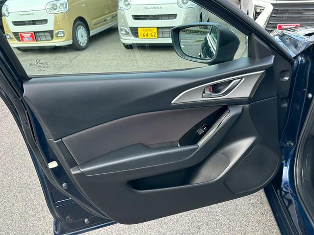 アクセラスポーツ 15S ※LEDヘッドライト・純正ナビ・全方位モニター・ドライブレコーダー・サイドエアバッグ・カーテンエアバッグ・プライバシーガラス・Bluetooth・オートエアコン・オートハイビーム・純正アルミ・クルコン(14枚目)