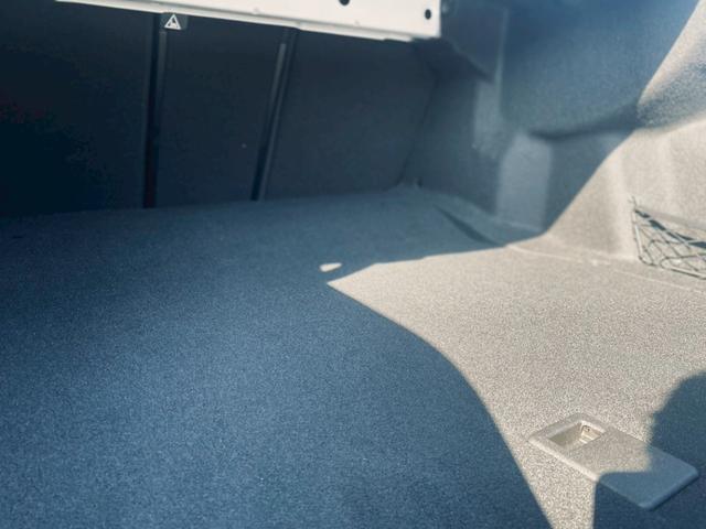 Cクラス C220dローレウスエディションスポーツプラスパック 純正ナビ/バックカメラ/本革シート/メモリーパワーシート/ETC/ヘッドライトLED/アンビエントライト/ディーゼルエンジン/スペアキー/純正アルミホイール/BSM(42枚目)