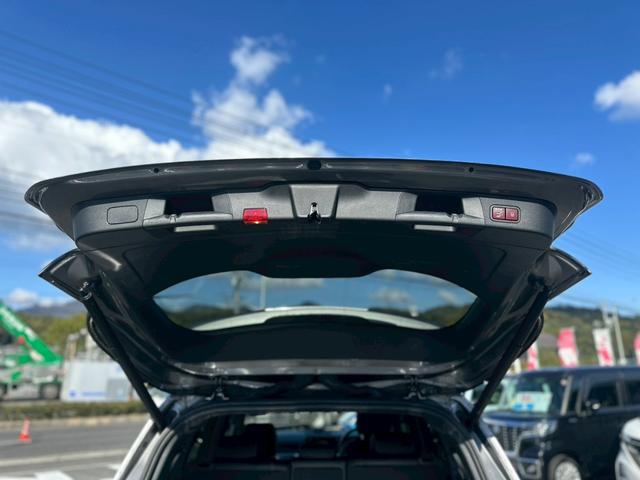 ＧＬＢ ＧＬＢ１８０　純正ナビ　フルセグＴＶ　ルーフレール　純正１８インチアルミ　前席パワーシート　シートメモリー　パワーバックドア　パドルシフト　ＬＥＤヘッドライト（12枚目）