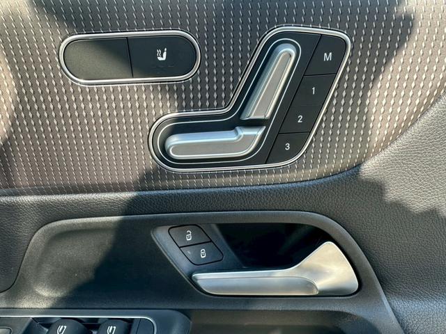 ＧＬＢ ＧＬＢ１８０　純正ナビ　フルセグＴＶ　ルーフレール　純正１８インチアルミ　前席パワーシート　シートメモリー　パワーバックドア　パドルシフト　ＬＥＤヘッドライト（21枚目）