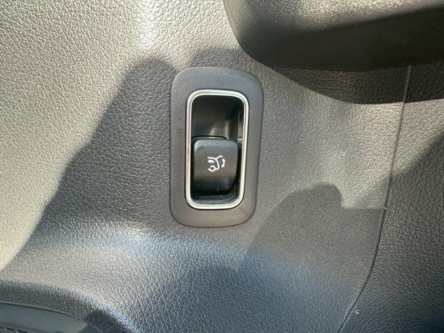 ＧＬＢ ＧＬＢ１８０　純正ナビ　フルセグＴＶ　ルーフレール　純正１８インチアルミ　前席パワーシート　シートメモリー　パワーバックドア　パドルシフト　ＬＥＤヘッドライト（22枚目）