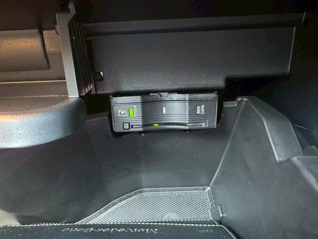 ＧＬＢ ＧＬＢ１８０　純正ナビ　フルセグＴＶ　ルーフレール　純正１８インチアルミ　前席パワーシート　シートメモリー　パワーバックドア　パドルシフト　ＬＥＤヘッドライト（42枚目）