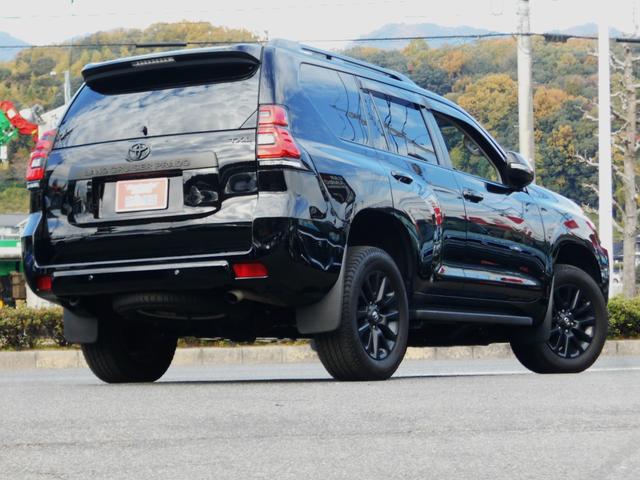 ランドクルーザープラド TX Lパッケージ マットブラックエディション 2800ディーゼル 3列7人乗り 電動黒革シート サンルーフ アルパインBIGナビ 後席モニターX2機 アルパインデジタルミラー(5枚目)