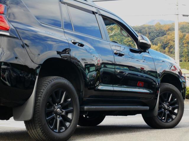 ランドクルーザープラド TX Lパッケージ マットブラックエディション 2800ディーゼル 3列7人乗り 電動黒革シート サンルーフ アルパインBIGナビ 後席モニターX2機 アルパインデジタルミラー(6枚目)