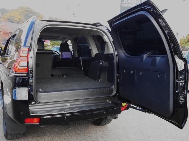 ランドクルーザープラド TX Lパッケージ マットブラックエディション 2800ディーゼル 3列7人乗り 電動黒革シート サンルーフ アルパインBIGナビ 後席モニターX2機 アルパインデジタルミラー(8枚目)