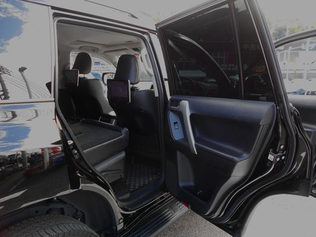 ランドクルーザープラド TX Lパッケージ マットブラックエディション 2800ディーゼル 3列7人乗り 電動黒革シート サンルーフ アルパインBIGナビ 後席モニターX2機 アルパインデジタルミラー(16枚目)