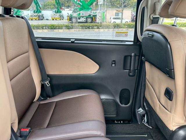 セレナ ハイウェイスター　Ｖセレクション　※両側オートスライドドア・ＬＥＤヘッドライト・純正ナビ・ＴＶ・バックモニター・Ｂｌｕｅｔｏｏｔｈ・ビルトインＥＴＣ・社外アルミ・後席モニター・ＨＤＭＩ・オートライト・オートエアコン・リアサンシェード（18枚目）