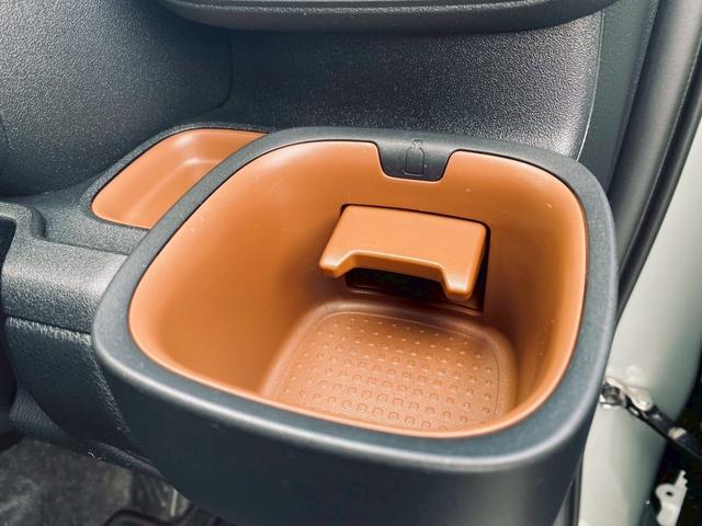 シエンタ Ｇ　純正８インチディスプレイオーディオ／バックカメラ／両側電動スライドドア／５人乗り／コーナーセンサー／Ｂｌｕｅｔｏｏｔｈ／トヨタセーフティセンス／ＵＳＢソケット／アダプティブクルーズコントロール／ＥＴＣ（61枚目）