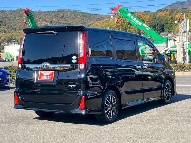 ノア Si ダブルバイビー 純正10インチナビ フルセグ DVD バックカメラ フリップダウン トヨタセーフティ 両側パワースライドドア ハーフレザーシート クルーズコントロール 純正アルミホイール ETC フォグ(10枚目)