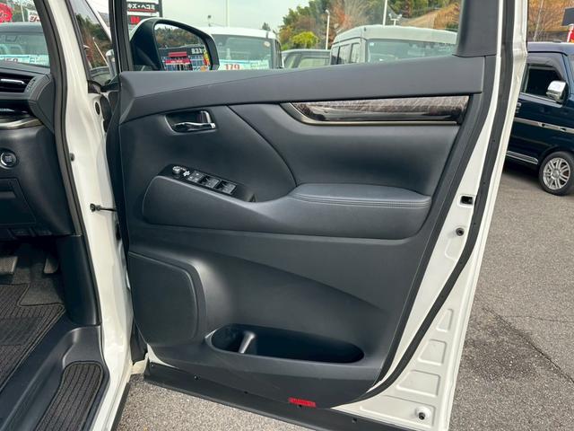 アルファード ２．５Ｓ　タイプゴールドＩＩＩ　※両側電動スライドドア・社外デジタルミラー・ＬＥＤヘッドライト・トヨタセーフティーセンス・純正ディスプレイオーディオ・バックモニター・Ｂｌｕｅｔｏｏｔｈ・ＨＤＭＩ・純正後席モニター・ビルトインＥＴＣ（16枚目）