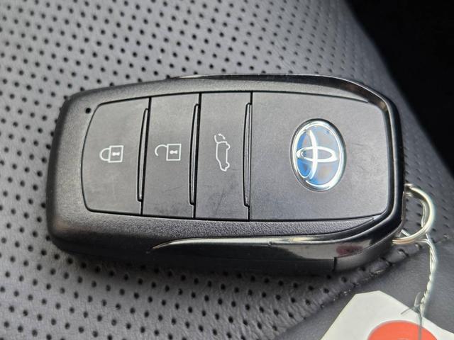 ハリアーハイブリッド Ｚ　レザーパッケージ　純正１２．３インチディスプレイオーディオ　フルセグＴＶ　パノラミックビューモニター　モデリスタエアロ　デジタルインナーミラー　ＪＢＬサウンド　セーフティーセンス　１９インチＡＷ　ＥＴＣ　エアシート（20枚目）